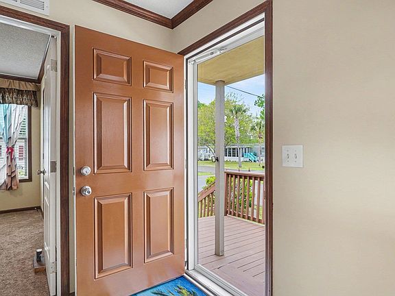 5th image of 966 Periwinkle Pl.
