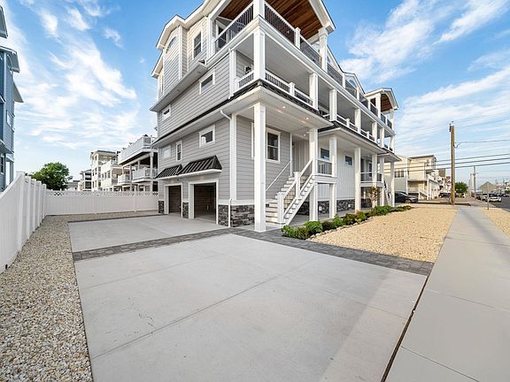 3rd image of 7412 W Central Ave W #Sea