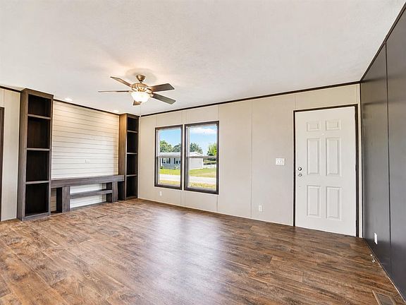 3rd image of 185 Cale Ln