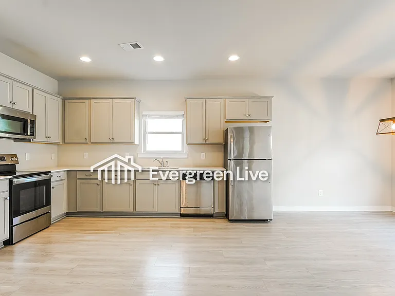 11 Wolf Ln — Photo 8