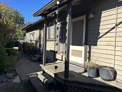 306 Keller St Photo 1