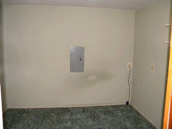 3rd image of 5657 Fenway Dr