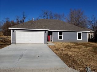 203 E 15th St, Mounds, OK 74047