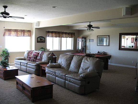 Walkout basment family room