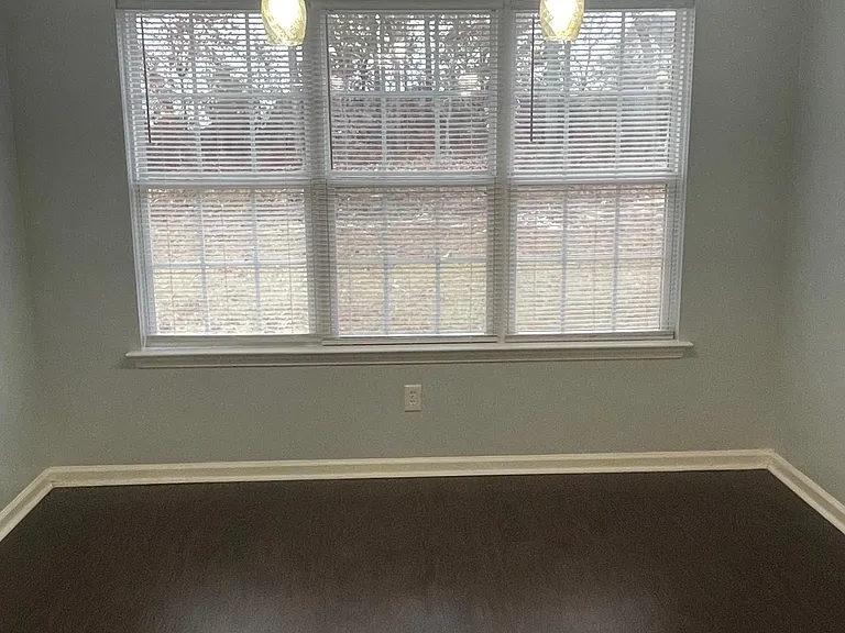 1365 Walton Loop — Photo 9