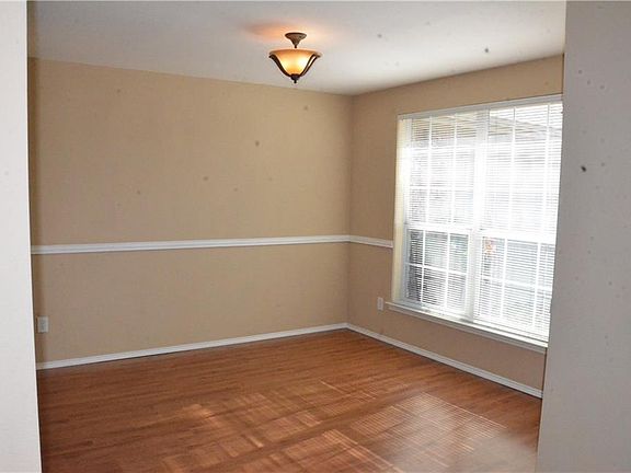 4th image of 209 N Bending Oak Ln
