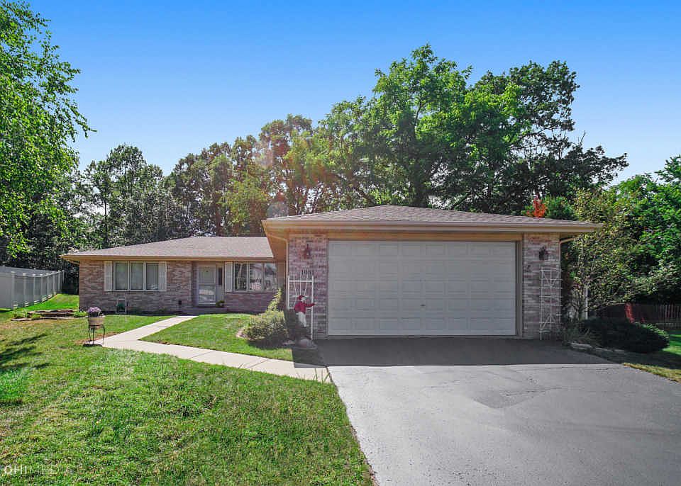 1st image of 1001 Flagstaff Ln