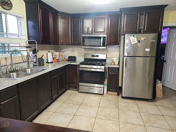 5th image of 1222 W 90th St