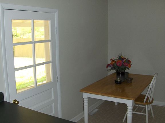 Eat-In Kitchen