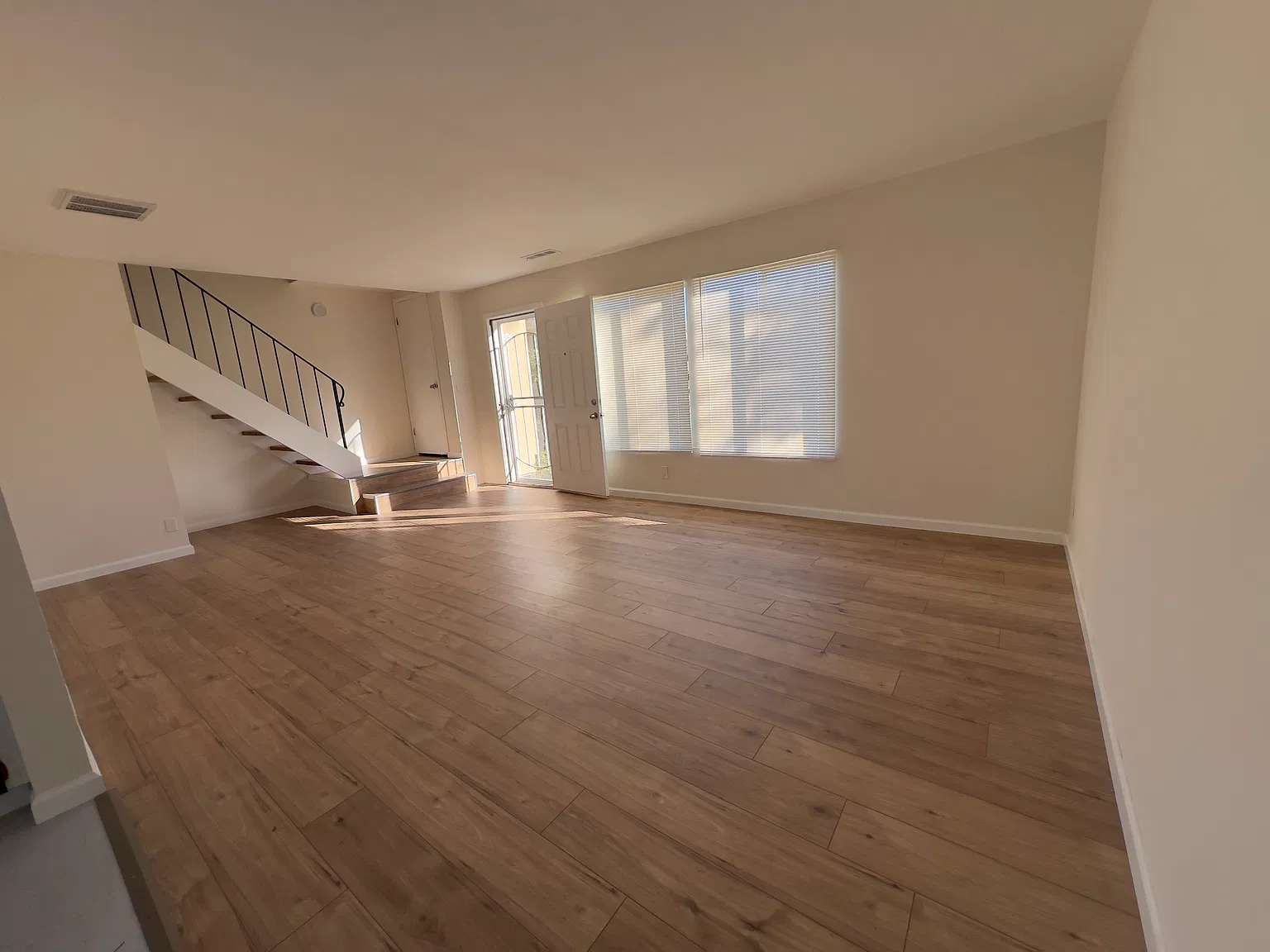 3 bed, 1.5 bath, 1440 sqft, $3,300 — Photo 3