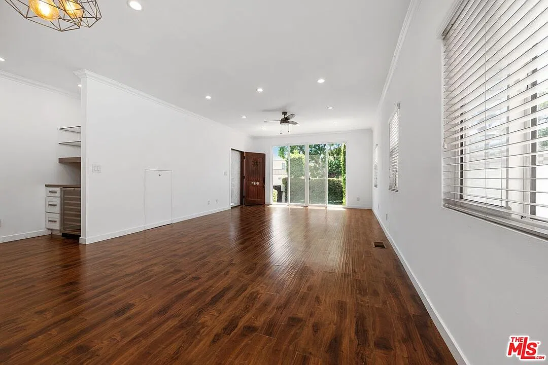 2 bed, 1.0 bath, 1200 sqft, $3,900 — Photo 4