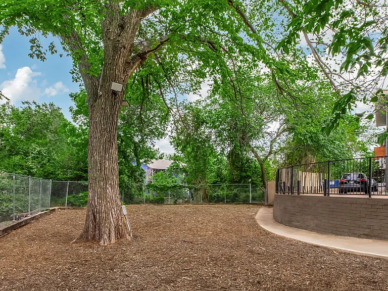 Esperanza Apartments — Photo 15