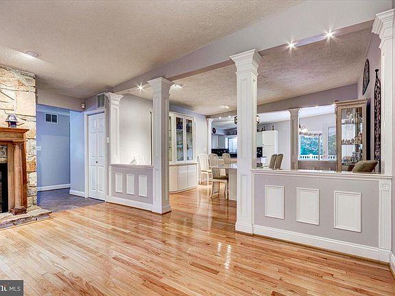 4th image of 833 White Ave