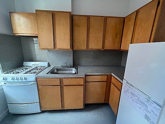 2nd image of 4857 Broadway #6M