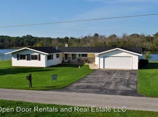 1118 Round Island Dr, Kendallville, IN