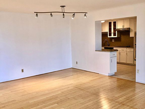 5th image of 8350 Greensboro Dr APT 620