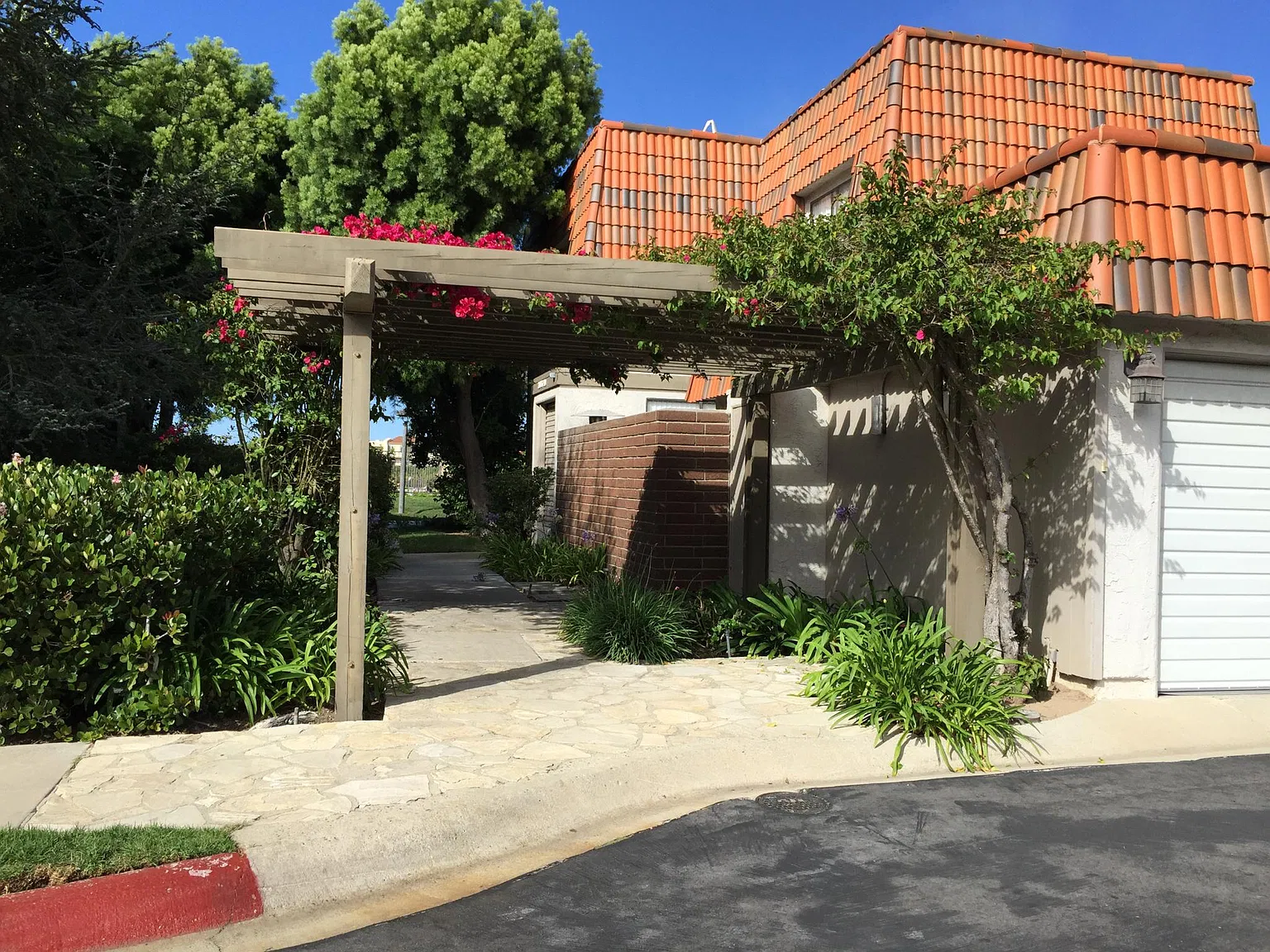 4 bed, 1476 sqft, $4,850 — Photo 2