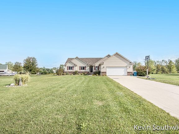 3rd image of 16044 Outback Dr