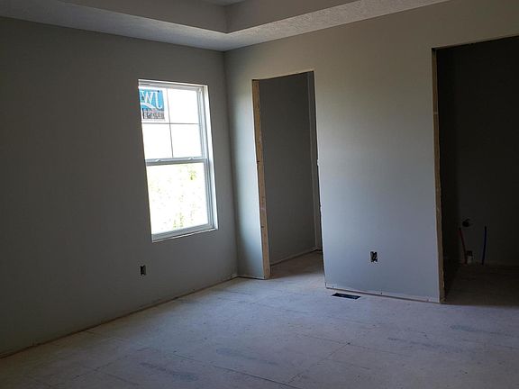 5th image of 36 Sycamore Dr