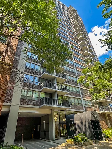 2740 N Pine Grove Ave #17H Photo 1