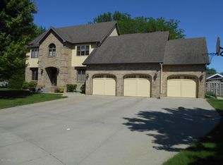 714 Jonathon Dr, Watertown, SD 57201