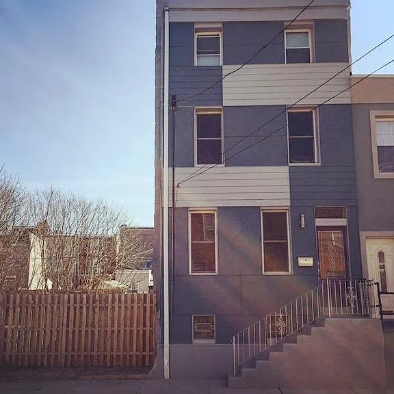2725 E Thompson St — Photo 2