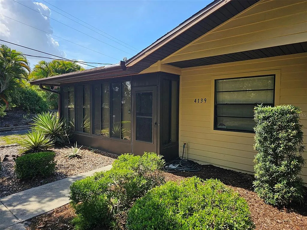 1 bed, 2.0 bath, 1044 sqft, $2,800 — Photo 2
