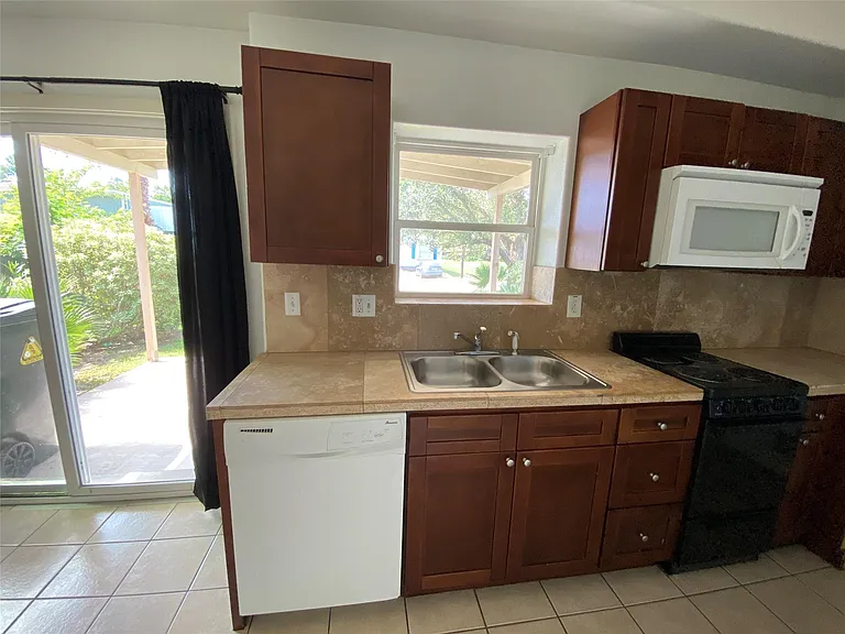 3815 Putnam Dr — Photo 7