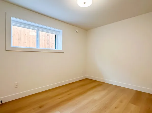 4517 Watling St, Burnaby, BC V5J 1W3