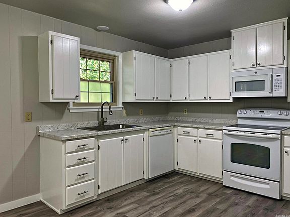 3rd image of 707 Meadowbrook Dr