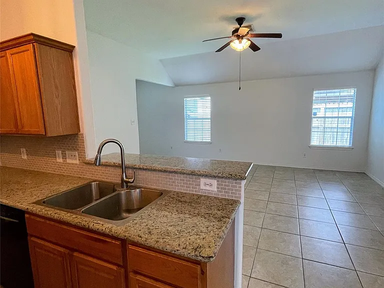 4010 Bealey Ln — Photo 11