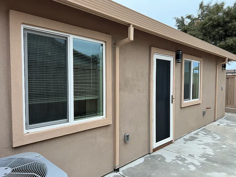 15885 Independence Ave — Photo 11