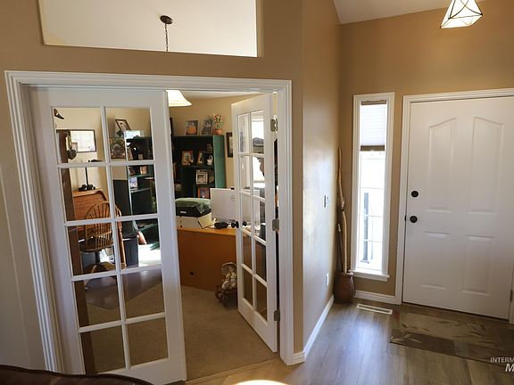 5th image of 1075 Centennial Dr