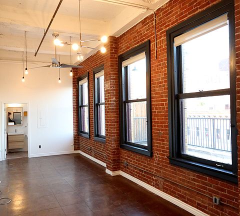 2nd image of 215 W 7th St APT 1310