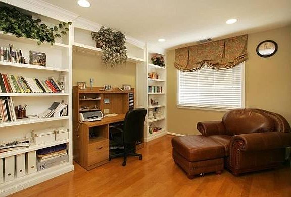 4th image of 906 Oakes St #906