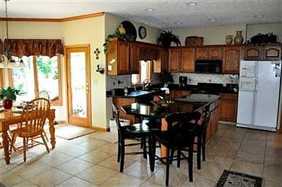 4th image of 30948 Pinehurst Dr
