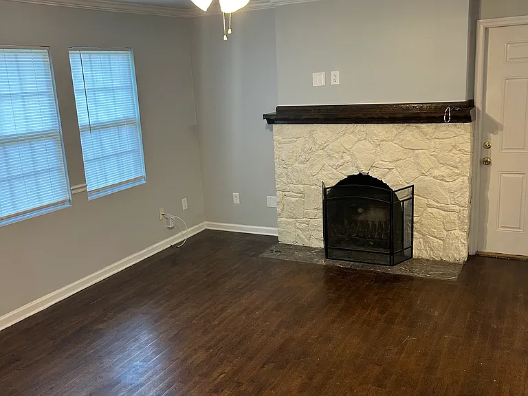 1481 Graham St SW — Photo 10