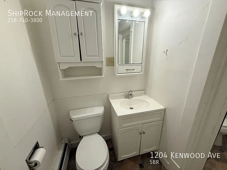 1204 Kenwood Ave — Photo 11