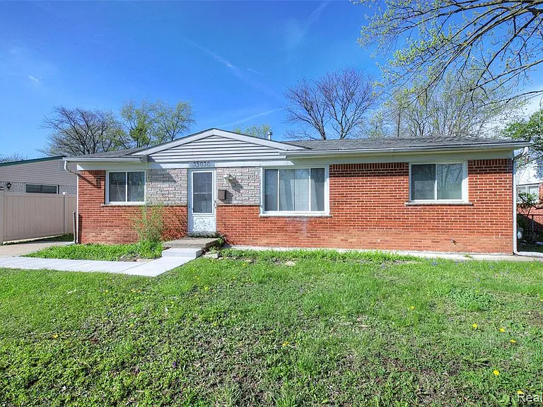 35030 Michelle Dr — Photo 1