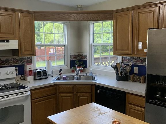 4th image of 145 White Oak Pl