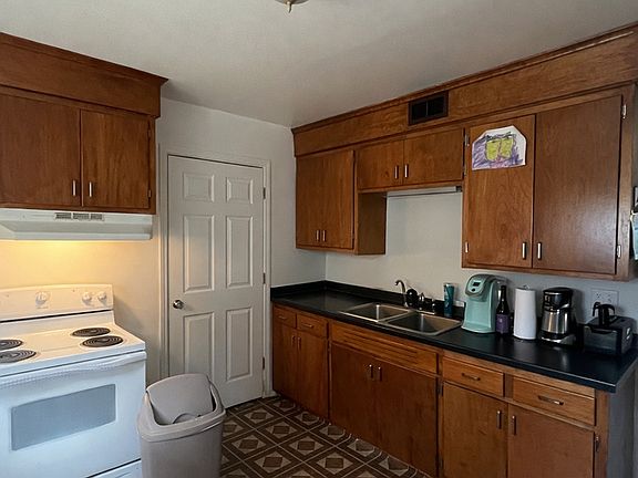 3rd image of 462 Ashland Ave