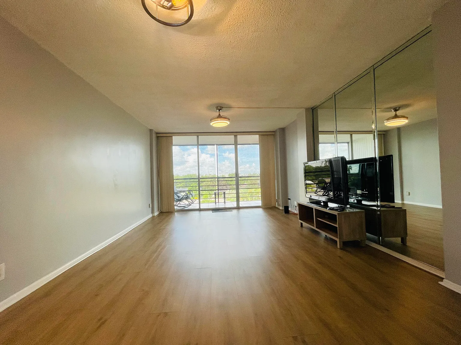 1 bed, 1.0 bath, 750 sqft, $1,700 — Photo 4