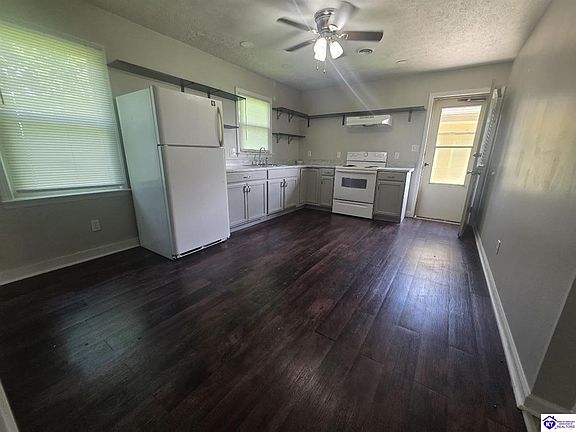 3rd image of 135 Lee Ave