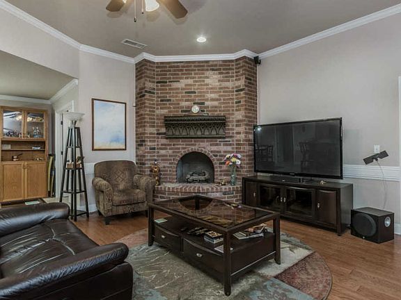 4th image of 7906 Alexandria Ave