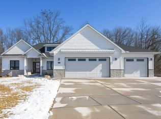 930 Hoks Ridge Ln, De Pere, WI 54115