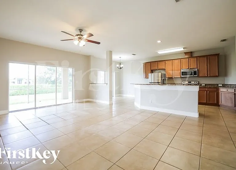 1720 NW 9th Ter — Photo 4