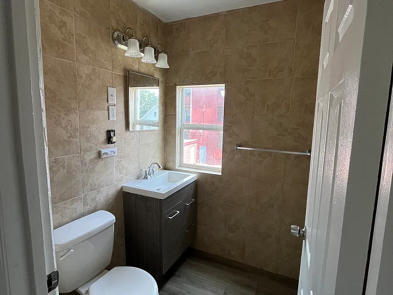 55 Putnam St #2 — Photo 7
