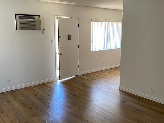 3rd image of 5852 Comstock Ave #H