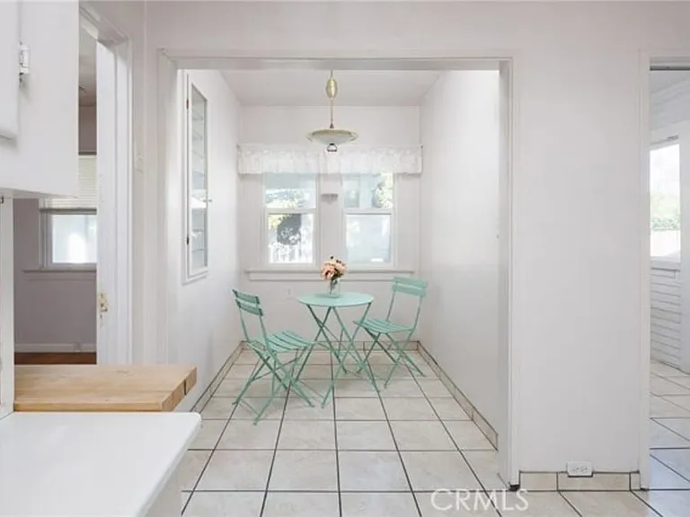 4211 Elmwood Ct — Photo 2