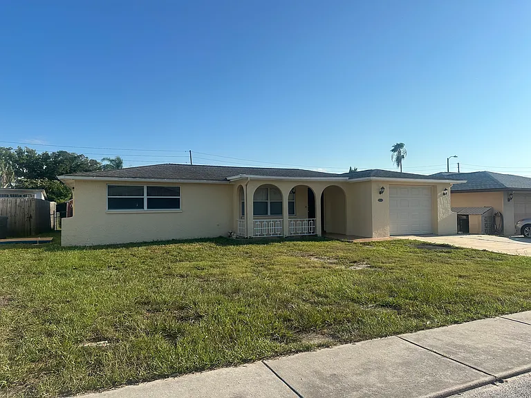 5550 Saren Dr — Photo 2